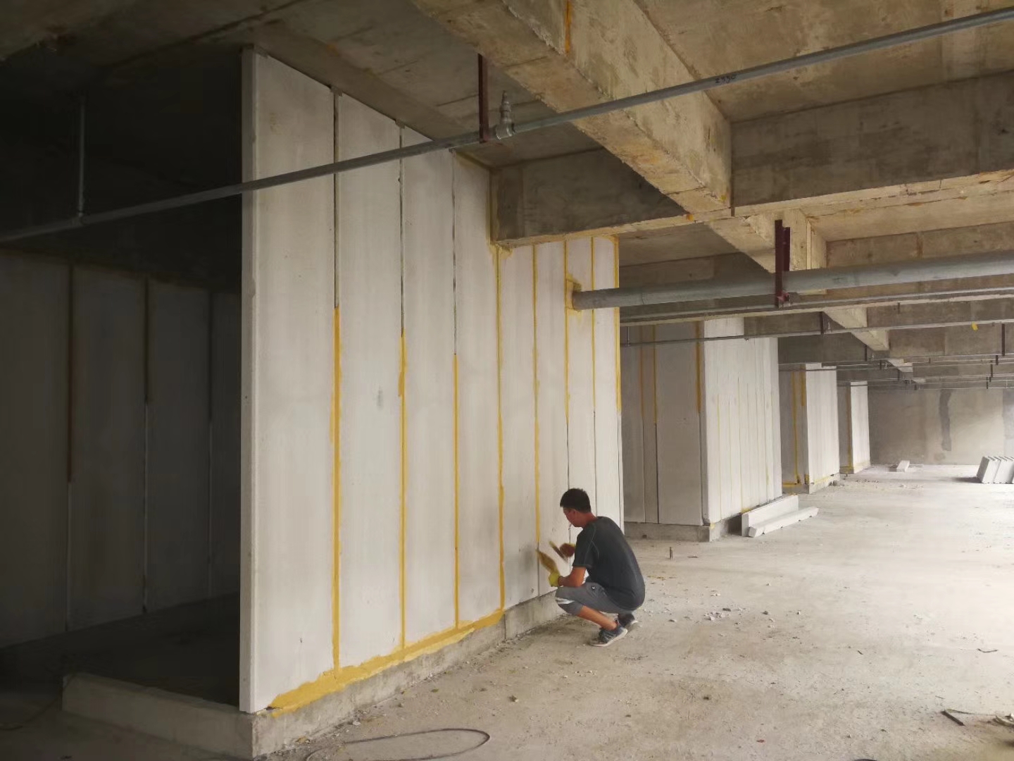 惠州无机发泡轻骨料混凝土隔墙板施工技术性能研究